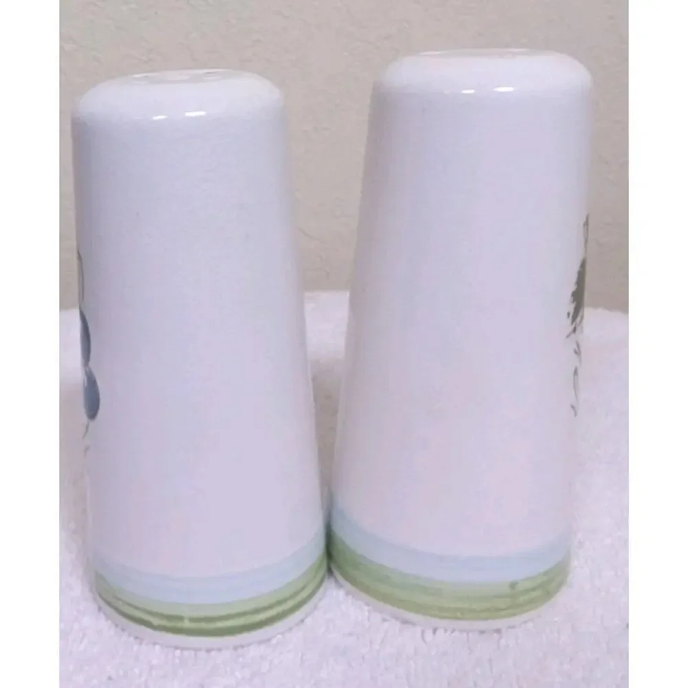 HARMONY HOUSE BLUE GRAPES Ironstone Cute Vintage Salt & Pepper Shaker Set